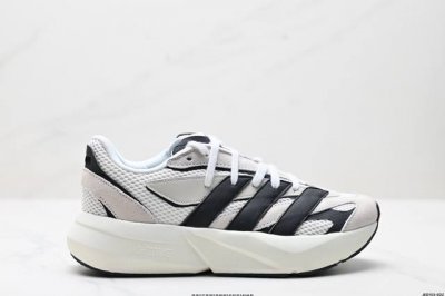 公司级Adidas Lightblaze 舒适防滑 新款阿迪达斯低帮跑步鞋 极致轻盈的Lightweight Upper设计 带来近乎裸足的舒适体验 中底采用尖