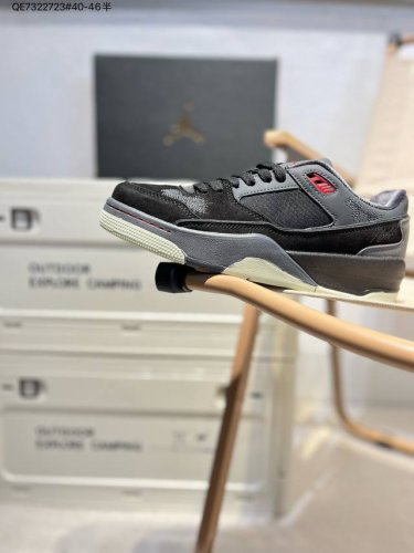 耐Nike Air Jordan 4 Retro Og 中帮 迈克尔 乔丹Aj4代乔4 复古休闲运动文化篮球鞋。秉承轻量化的速度型篮球鞋设计思想完成设计，降低重
