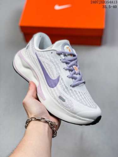 Nk Air Zoom Pegasus 41 登月跑鞋 登月41代超轻网面跑步鞋 脚跟区域营造出色舒适度，而在鞋底部分，搭载全掌型zoom Air配置耐克网面透