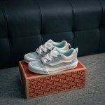 核心私 Vans Knu Skool 心动粉蓝 “如何在夏天利用多巴胺心动起来”万斯面包鞋来给你答案！浅蓝色内里真的太阔爱了！上脚每天都是少女心 码数：35-4