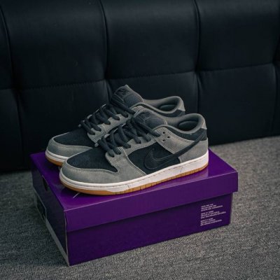 核心私 Nike Dunk 全套原楦原模倾力打造完美版型 独家原厂航空铝磨具打磨大底 鞋头坡度极致还原 无解鞋型 原盒原配 圈内天花板工艺 原厂冲刀 超高清洁度