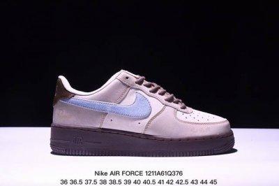 公司级耐克nike Air Force 7 空军一号低帮百搭休闲运动板鞋。柔软、弹性十足的缓震性能和出色的中底设计，横跨复古与现代的外型结合，造就出风靡全球三十