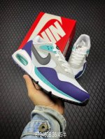 公司级耐克air Max Correlate 男女子气垫缓震耐磨运动鞋时尚潮流休闲透气跑步鞋 选用网眼鞋面，脚感舒适透气。鞋舌、鞋侧及后跟处饰有品牌标识，简约大