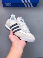 170 adidas Originals R71 复古低帮生活体闲鞋 简约大方的造型设计，给人以随性闲的时尚格调，穿着舒适轻便，运动灵活自如，满足日常个性穿搭