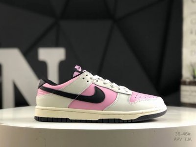 Sb Dunk Low Pro 扣篮系列复古低帮休闲运动滑板板鞋。采用脚感柔软舒适Zoomair气垫，有效吸收滑板等极限运动在落地时带来的冲击力，为街头运动者们