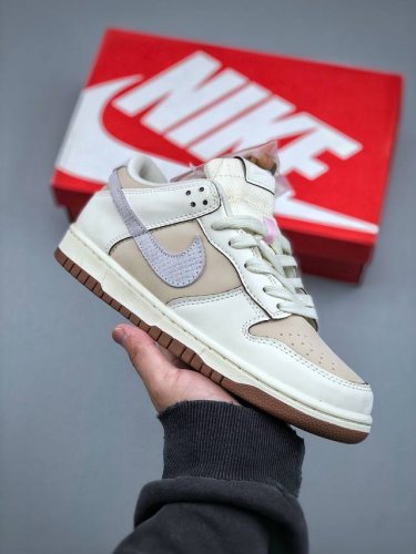 Nike Dunk Low 扣篮系列 复古低帮休闲运动滑板板鞋采用脚感柔软舒适Zoomair气垫有效吸收滑板等极限运动在落地时带来的冲击力 为街头运动者们提供更
