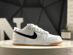 210 耐克 Nike Sb Dunk Low Pro 男女同款运动鞋复古板鞋，尽情迈步，彰显个性风采。采用皮革鞋面，经久耐穿，塑就如元年款 Dunk 般的复古