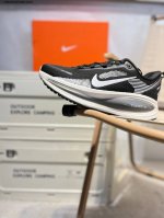nike Vomero 18 耐克 舒适减震防滑 低帮跑步鞋 全掌Reactx泡绵中底 前掌和后跟还配备了Air Zoom气垫单元 据说跑起来更快更舒适哦 这次