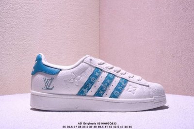 纯原 Clot X Ad Originals #贝壳头Lv联名限定 贴合柔软皮料白蓝配色 这双鞋的整体设计思路和风格可以说很Clot 鞋款整体选用了易穿搭的白色