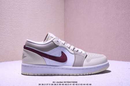 Air Jordan 1 Retro Low 白黑灰 官方同步新色 原装级产物 拒绝公底 立体鞋型 细节完美 高清洁度 购置公司同步原材料 原汁原味 忠于原版 - 点击图像关闭