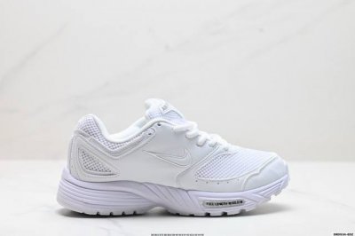 真标Nike Air Pegasus 2005 Sp耐克新款休闲跑鞋 鞋身整体均采用皮革 网布打造 整体质感十分高级 风格也是相对百搭 鞋舌部分的3M反光材质