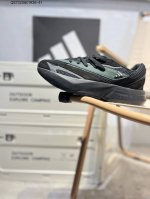 200 Adidas Lightblaze 舒适防滑 新款阿迪达斯低帮跑步鞋 极致轻盈的Lightweight Upper设计 带来近乎裸足的舒适体验 中底采用