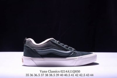 Vans Classics Knu Skool 苏格兰格纹拼接 厚鞋舌面包鞋 Vans联名超火的土豆鞋，复古经典，鞋头放大、包边上移加厚、鞋舌加厚。Vans C