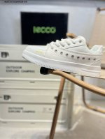 Ecco爱步男鞋轻便透气舒适耐穿 亲肤吸汗舒适内里 防滑防磨 持久干爽 简约粗绳系带 穿脱更加方便 柔韧防滑大底 鞋底立体凹槽 凹凸花纹加持 增强防滑减震性能