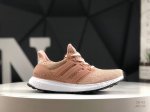 真标 阿迪达斯 Adidas Ultra Boost 以编织纱网代替Tpu材质 更加轻薄柔软 令脚感更为舒适#搭配Primeknit 360 科技 从脚背到脚底