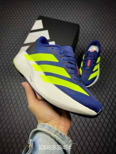 B Ad Adizero Evo Sl M 阿迪超轻透气缓震跑鞋 以令人难以置信的138克重量，刷新了跑鞋轻量化的记录，阿迪在材料科学和工艺技术上的深厚积累。
