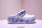 Crocs Classic Clog 卡骆驰休闲沙滩洞洞鞋拖鞋凉鞋泡芙鞋 透明防水袋包装 注意配件需单独购买 超轻Croslite专利材料打造 鞋面更加耐用易清