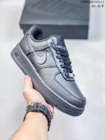 真标带半码 耐克nike Air Force 1 Low 空军一号 Af1 低帮百搭厚底增高休闲运动板鞋。柔软、弹性十足的缓震性能和出色的中底设计，横跨复古与现