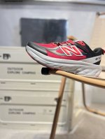 New Balance Nb Fresh Foam Evoz舒适耐磨低帮跑步鞋 纯原版本受到Fresh Foam舒适骑行的启发跑鞋将毛绒舒适感提升到一个新的水平