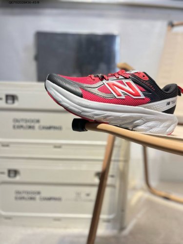 New Balance Nb Fresh Foam Evoz舒适耐磨低帮跑步鞋 纯原版本受到Fresh Foam舒适骑行的启发跑鞋将毛绒舒适感提升到一个新的水平