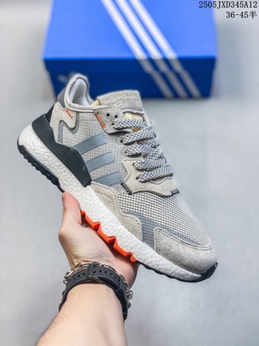 阿迪达斯三叶草 Nite Jogger 经典运动跑鞋 夜行者 复古跑鞋原厂材料 原厂大底 极具复古风格鞋头及鞋跟点缀3M反光设计极为亮眼中底采用全掌 Boost