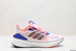 公司级阿迪达斯adidas Pureboost 22爆米花缓震中底跑步鞋。鞋面以织编材质为基底，后及跟脚趾处融全入新设计，通过格网印刷支将撑材料于附鞋面上，既保