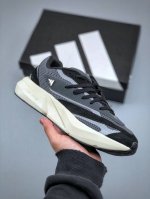 280支持放店 Adidas Lightblaze 减震专业跑步鞋 冲向目标，一路向前，不断挑战和突破自我无论是平时训练还是马拉松，让这款Adidas跑步鞋伴你