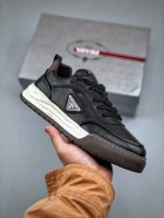 新货Prada 普拉达 厚底徽标 低帮休闲运动鞋 广东大厂品质 专柜同步 大气个性更潮更抢眼更追求档次，它将颠覆旧念，与您共度时尚潮人必备 面料采用原版进口小牛