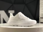 hoka M Clifton 10 全新配色 这个品牌来自于新西兰的毛利语 Hoka表示大地 One One表示飞越 连起来就是飞越地平线 One One不是读
