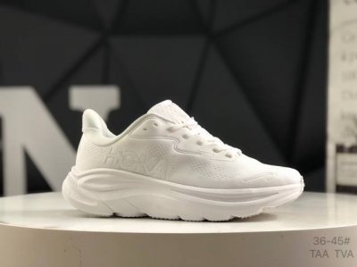 hoka M Clifton 10 全新配色 这个品牌来自于新西兰的毛利语 Hoka表示大地 One One表示飞越 连起来就是飞越地平线 One One不是读