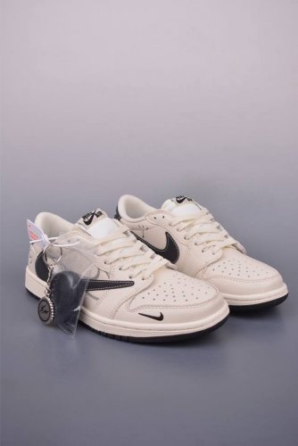 fragment X Travis Scott X 藤原浩 air Jordan 1 Low 三方联名倒钩 全新的三方联名低帮倒钩鞋面延续了黑脚趾设计 整双鞋以