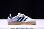 Adidas 阿迪达斯 男女运动鞋 三叶草 Hello Kitty 猫 Sambavegan休闲鞋德训复古板鞋经典运动鞋，采用环保设计的焕新adidas Sam