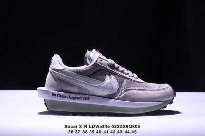 Sacai X N Ldwaffle ”Midnight Spruce And University Red“ 华夫2.0 黑蓝红解构 三方联名 采用了别致配色