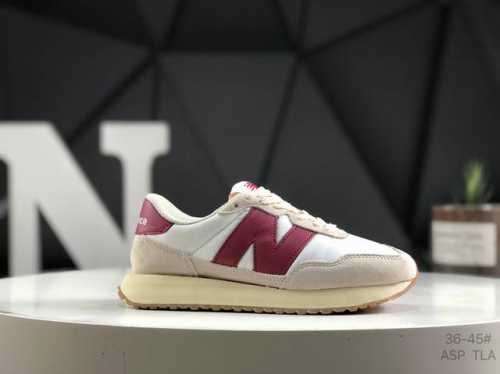 New Balance 237系列 男女款休闲运动鞋采用猪巴革麂皮及牛培革料拼接构成#中底搭配轻质复古Eva材质#防滑橡胶波纹外底上世纪 70 年代的意大利街头