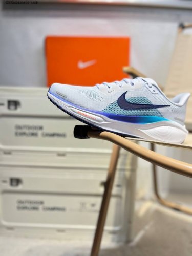 nk Air Zoom pegasus 41 登月跑鞋 登月41代超轻网面跑步鞋 脚跟区域营造出色舒适度 而在鞋底部分 搭载全掌型Zoom Air配置耐克网面透