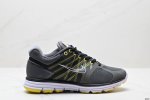 270 公司级Nike Lunar Glide 2 休闲透气轻便 低帮跑步鞋男款 简约大方的造型设计，给人以随性休闲的时尚格调，穿着舒适轻便，运动灵活自如，满足