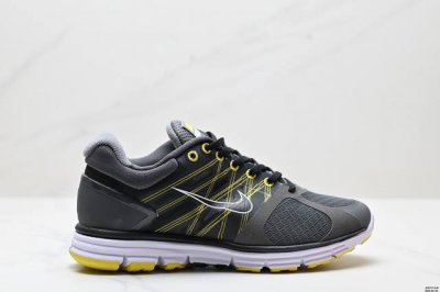 270 公司级Nike Lunar Glide 2 休闲透气轻便 低帮跑步鞋男款 简约大方的造型设计，给人以随性休闲的时尚格调，穿着舒适轻便，运动灵活自如，满足