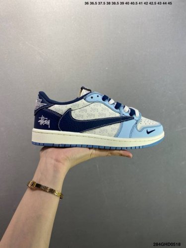 公司级Fragment X Travis Scott X air Jordan 1 Low 三方联名倒钩 全新的三方联名低帮倒钩鞋面延续了黑脚趾设计 整双鞋以全