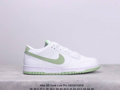 耐克nike Sb Dunk Low Pro 复古低帮 真标 休闲运动滑板板鞋。采用脚感柔软舒适zoomair气垫，有效吸收滑板等极限运动在落地时带来的冲击力，