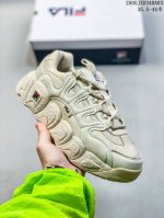 fila 斐乐男女鞋 官方新款透气猫爪鞋厚底增高老爹鞋时尚复古运动鞋 鞋身采用皮革透气网面面料，时尚而又精致。采用均衡性能的发泡科技材料，提供均衡重量、回弹、缓