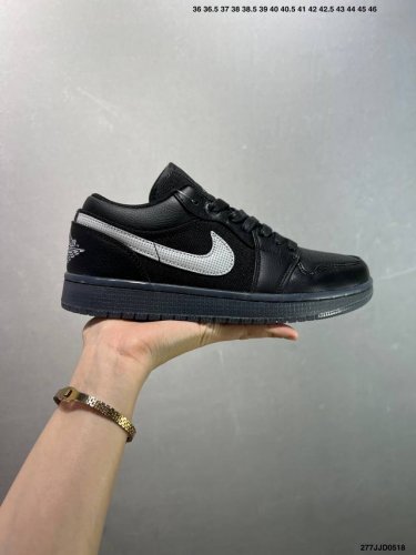 nike Air Jordan 1 Low aj1乔1低帮休闲板鞋 同步官方配色 原档冲孔鞋头 四线拉帮 鞋舌高弹海绵填充 官方货号:553558 113 si