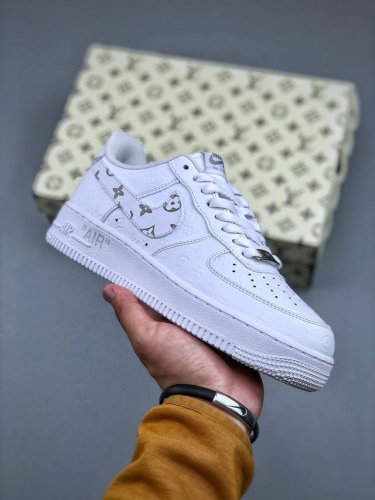 x版本 Nike Air Force 1 ‘07 Lv联名 空军一号低帮休闲板鞋 原楦头原纸板 纯正空军版型 定制鞋盒 全掌内置全掌气垫 原厂中底钢印 拉帮完美
