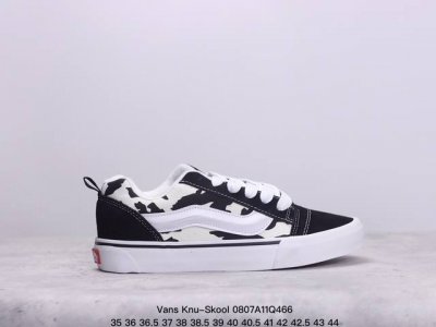 vans Knu-Skool 幻影棋盘格！ “深空灰棋盘格拼接麂皮”，百搭这一方面属实是拉满了！国外发售款，库存不多，速度抢购~ 尺码：35 36 36.5 3