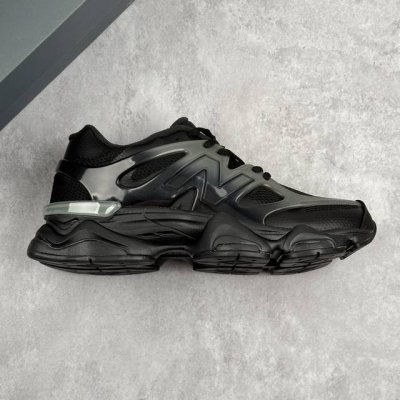 本地 核心私 New Balance Nb9060系列 复古休闲运动慢跑鞋 #鞋款灵感源自设计师本人对夏日的怀日回忆。鞋面大身由空间双格及磨砂鞋面拼接而生，配以