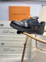 路易威登 Louis Vuitton Lv路易威登板鞋 新款 Lv Trainer最新配色运动鞋 L家 篮球鞋风格运动鞋 该鞋由艺术总监 Virgil Ablo