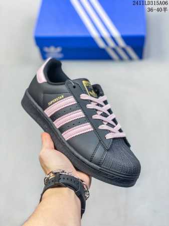 AD Originals Superstar 贝壳头 黑粉 采用全新头层拼接皮革材质 后跟采用特色3D立体印字 渠道正品订单 诠释市场最高工艺水平 全鞋进口头层 - 点击图像关闭
