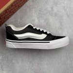 本地180 核心私 万斯 Vans Knu-Skool 面包鞋 坎普尔·茱利安系列低帮复古硫化休闲运动板鞋“肥胖版大Logo” 要说整个年最为热门的鞋型之一，「