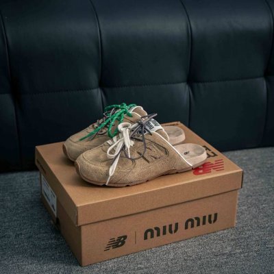 核心私 G027代购级别Miumiu&Nb联名款新色上新 美拉德配色半拖德训鞋运动鞋Miumiu&Nb530最新款新色上新！经典的网面拼接皮面设计，上脚舒适轻便
