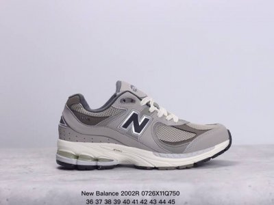 新百伦 New Balance 2002R 跑鞋 男女运动鞋 潮老爹鞋。沿袭了面世之初的经典科技，以 Encap 中底配以升级版 N-Ergy 缓震物料。鞋面则