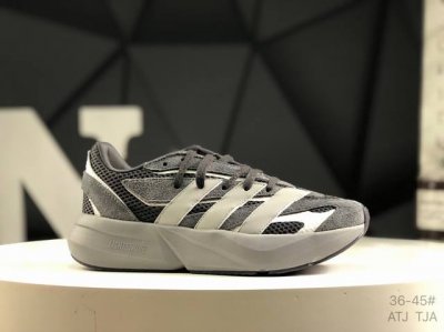 阿迪达斯 Adidas Lightblaze 舒适防滑 新款阿迪达斯低帮跑步鞋 极致轻盈的Lightweight Upper设计 带来近乎裸足的舒适体验 中底采